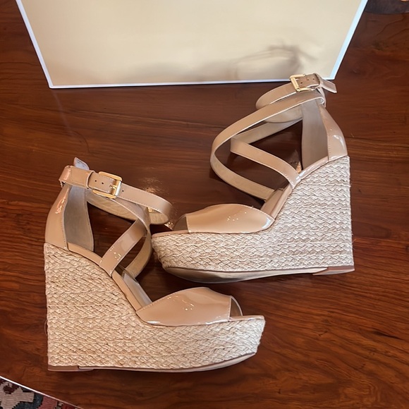 Michael Kors Gabriela Nude Patent Woven Wedge Sandal - Picture 5 of 10